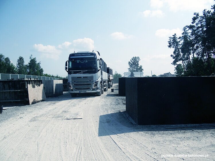 Transport szamb betonowych  w Przemyślu